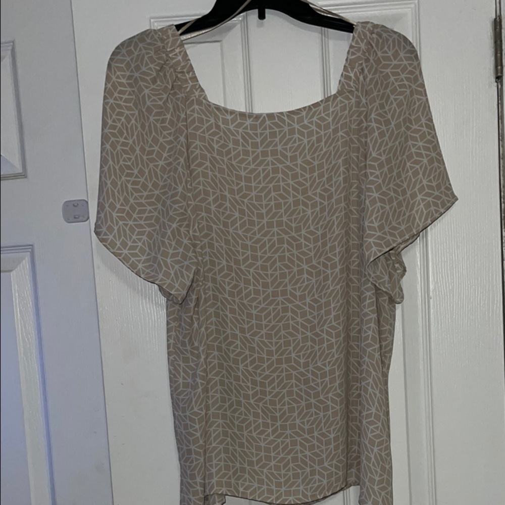 Geometric Patterned Cream Top - Picture 2 of 2